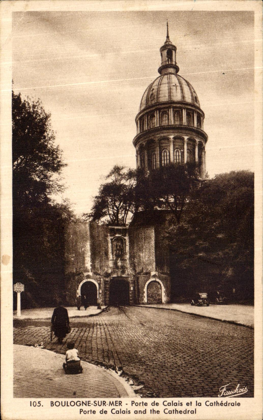 CPA Boulogne Sur Mer Porte de Calais et la Cathedrale
