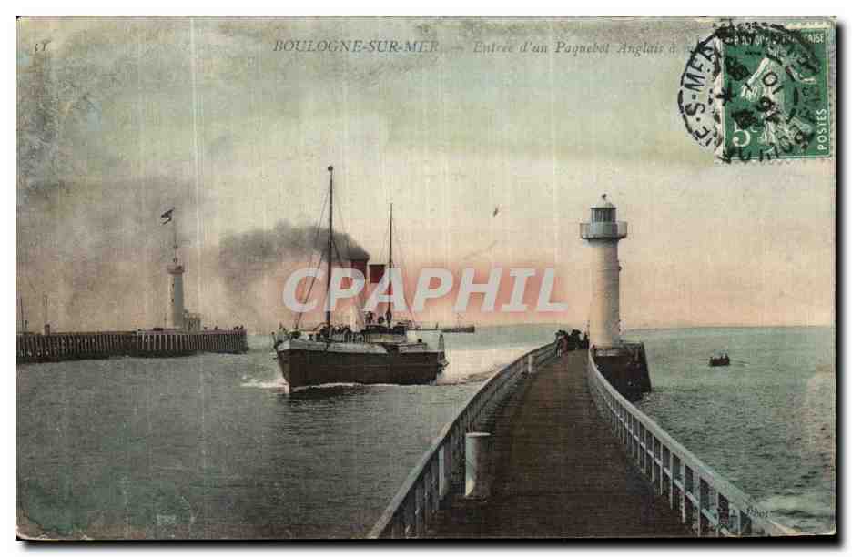 CPA Boulogne Sur Mer Entree d un Paquebot Anglais Bateau Phare