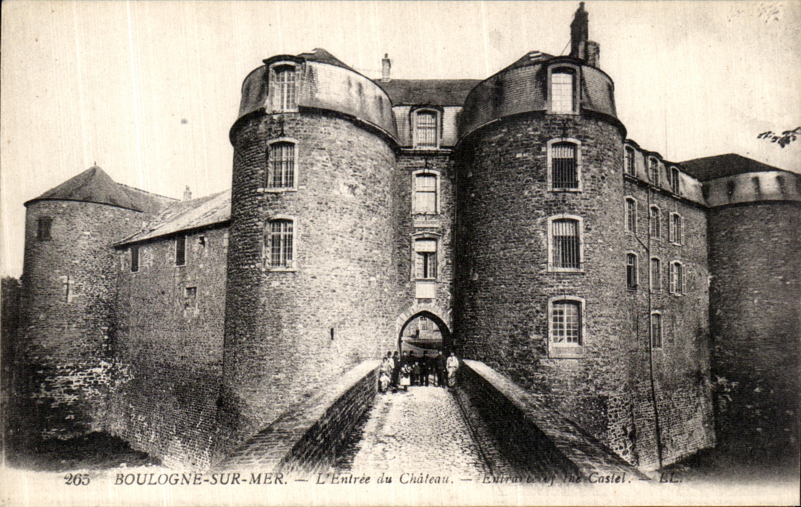 Boulogne-sur-Mer — La Entrada del Castillo — editor L.L. n°265