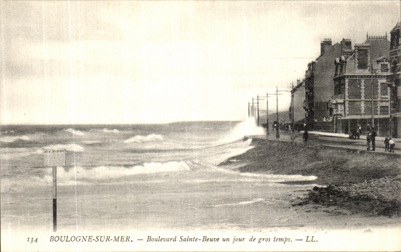 BOULOGNE-SUR-MER — Boulevard Sainte-Beuve een dag van stormweer — LL.