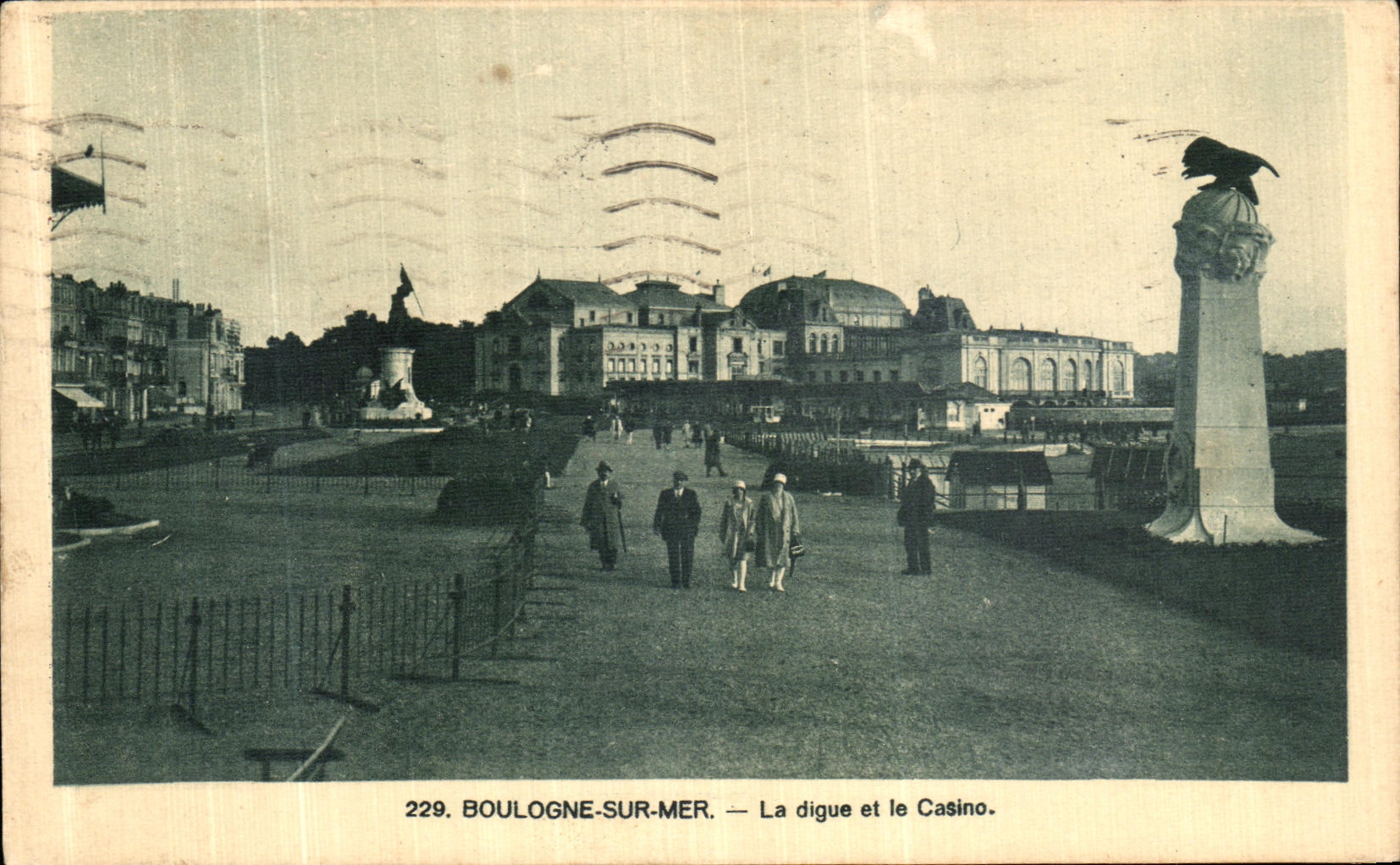 BOULOGNE-SUR-MER — La digue e il Casinò. — Editore: 229.