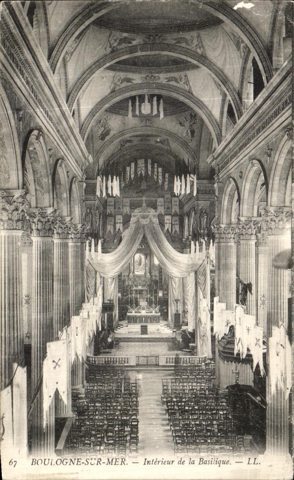 CPA Boulogne sur Mer Interieur de la Basilique