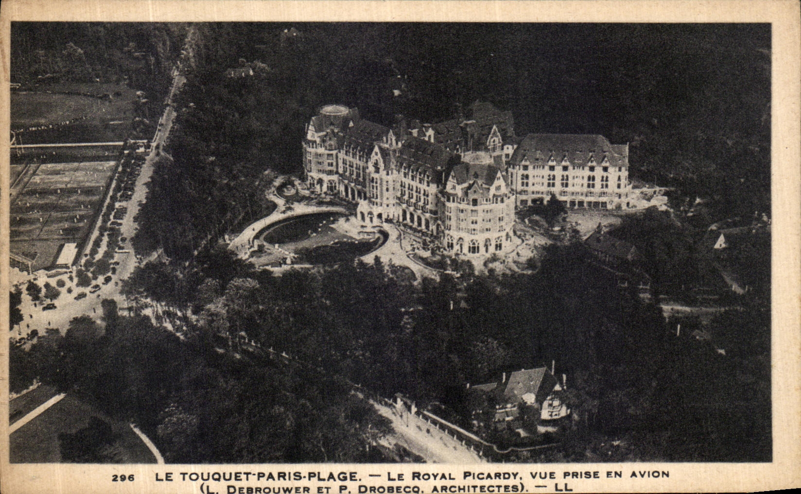 Le Touquet-Paris-Plage — Le Royal Picardy, vue prise en avion — (L. Debrouwer et P. Drobecq, architectes)