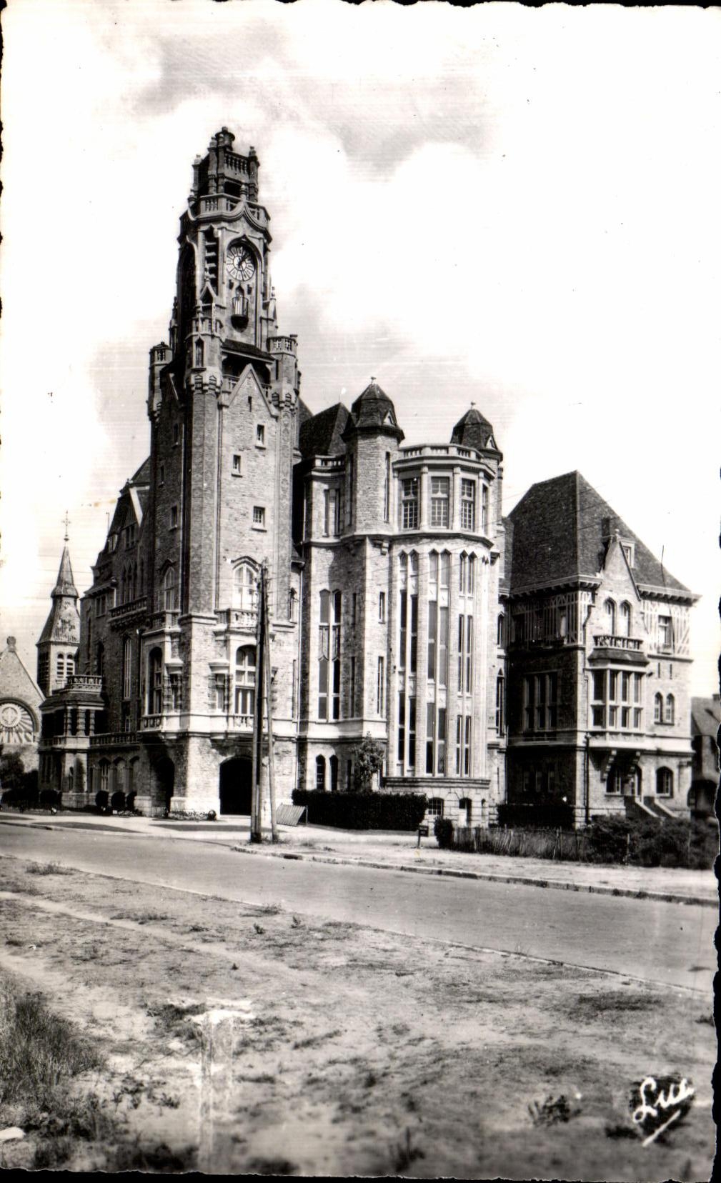 Hôtel de Ville de Lille — vue de la tour et du bâtiment principal — éditeur Luce, n° de série non visible