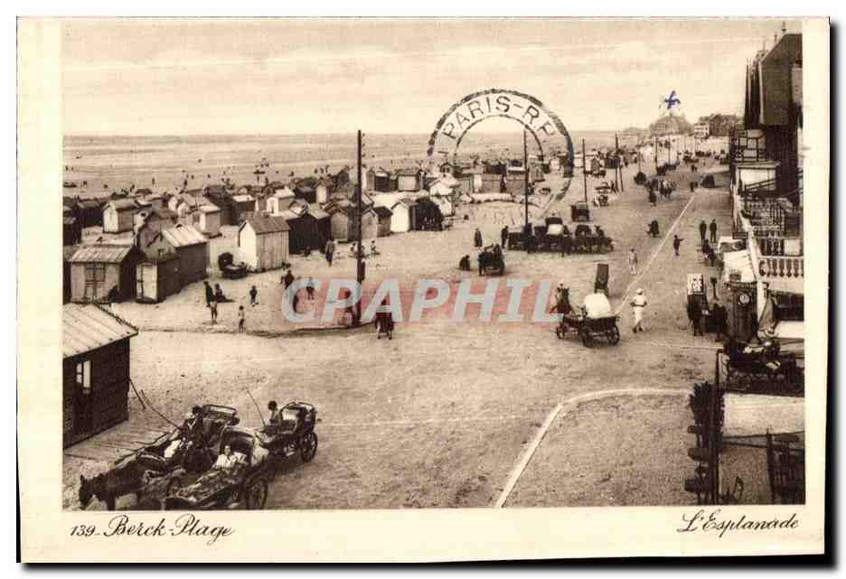 CPA Berck Plage L Esplanade Preparatifs pour la peche carte double s aouvrant 