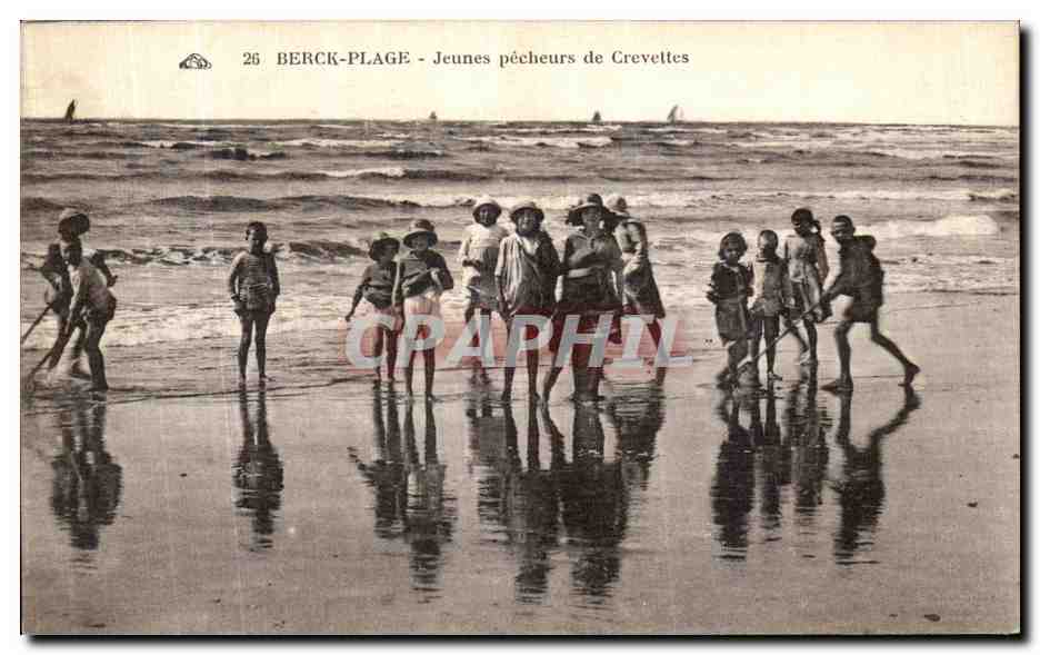 CPA Berck Plage Jeunes pecheurs de Crevettes enfants