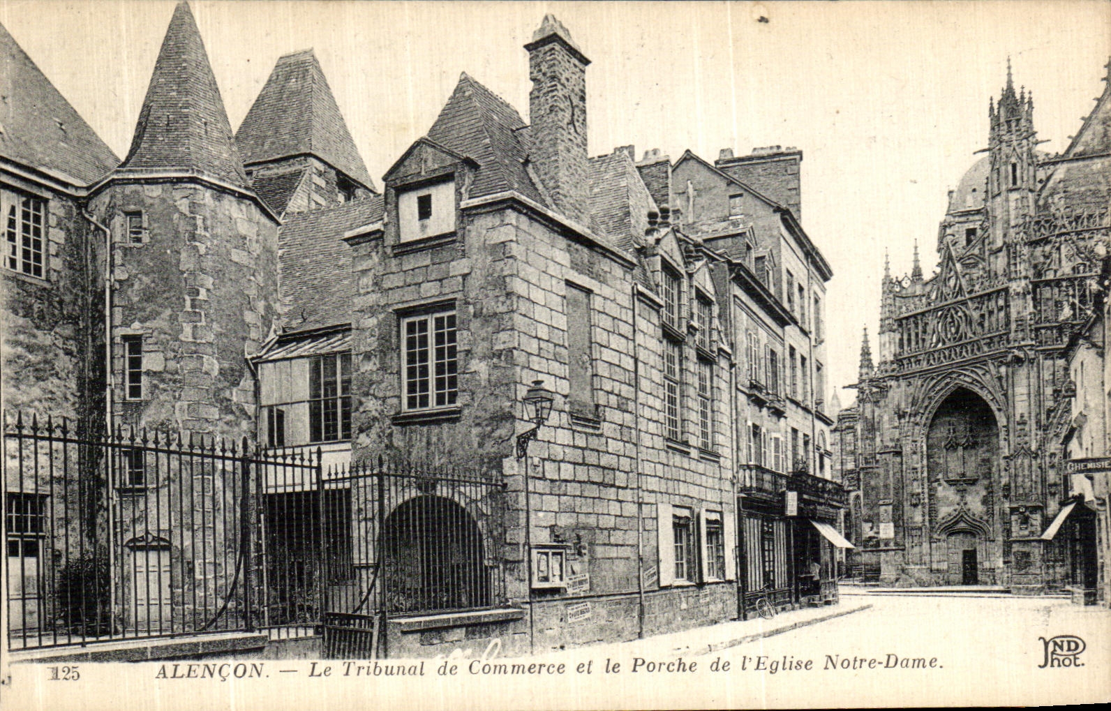 CPA Alencon Le Tribunal de Commerce et le Porche de l Eglise Notre Dame