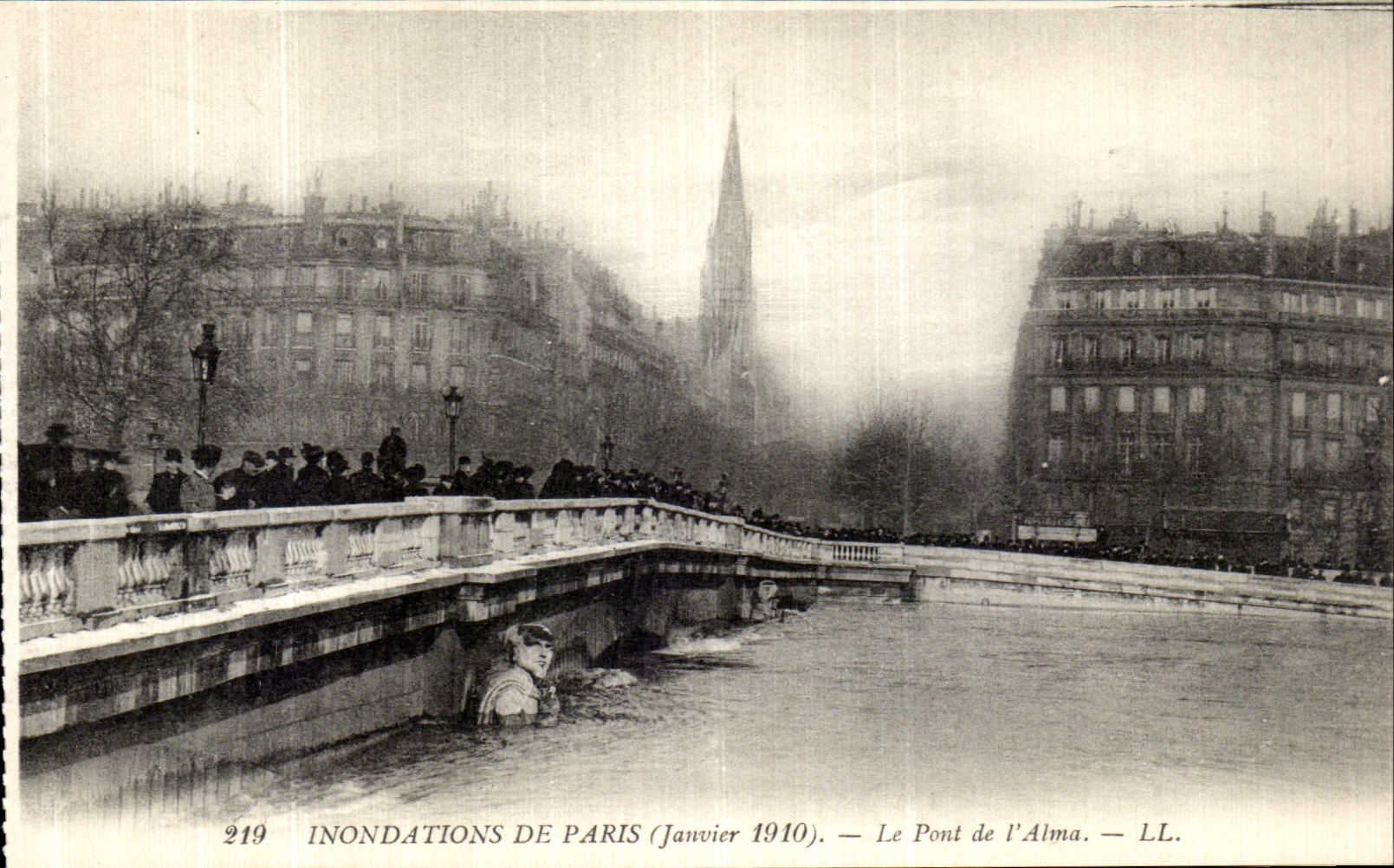 CPA Paris Inondations De Le Pont de L Alma