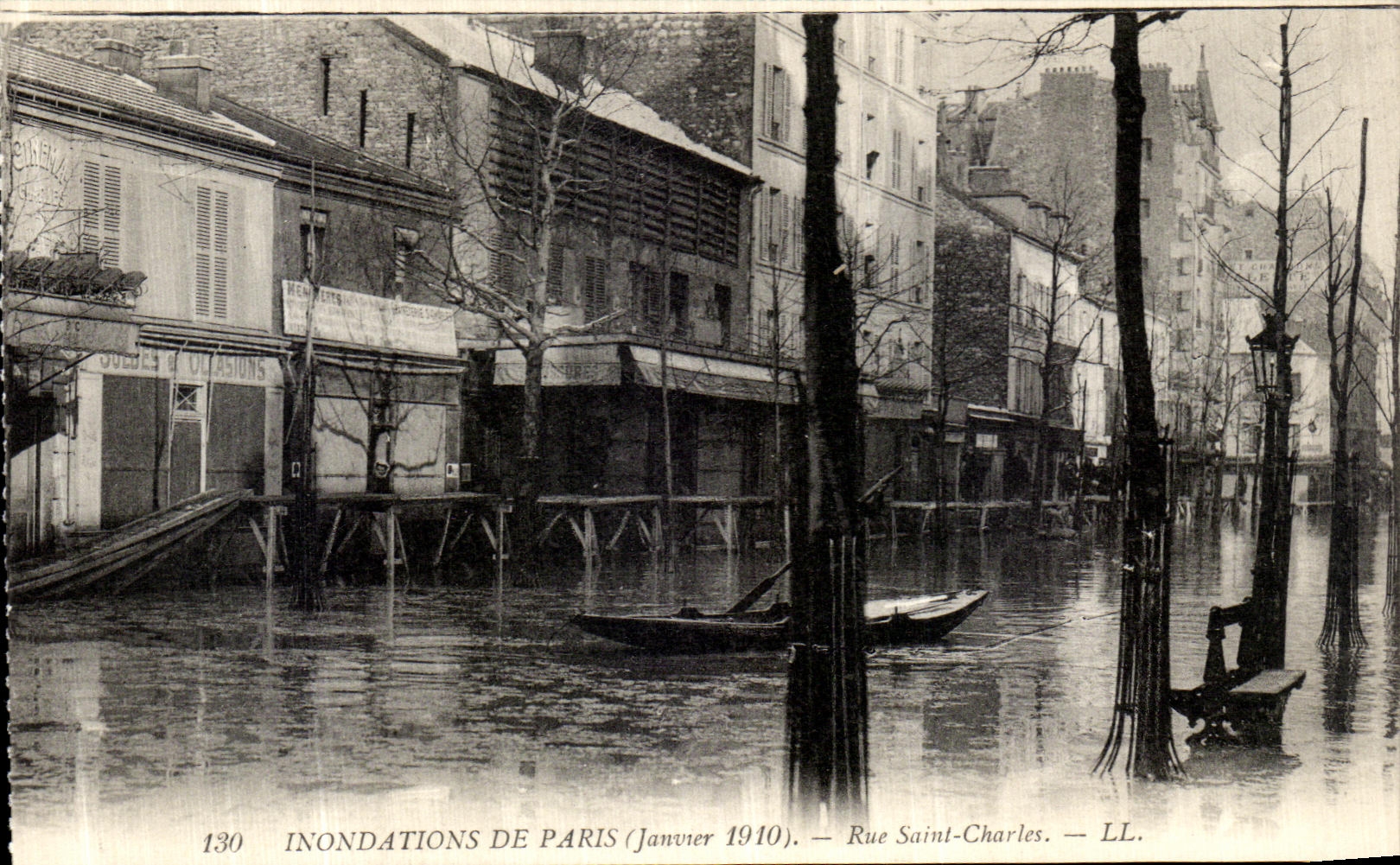 CPA Paris Inondations De Rue Saint Charles
