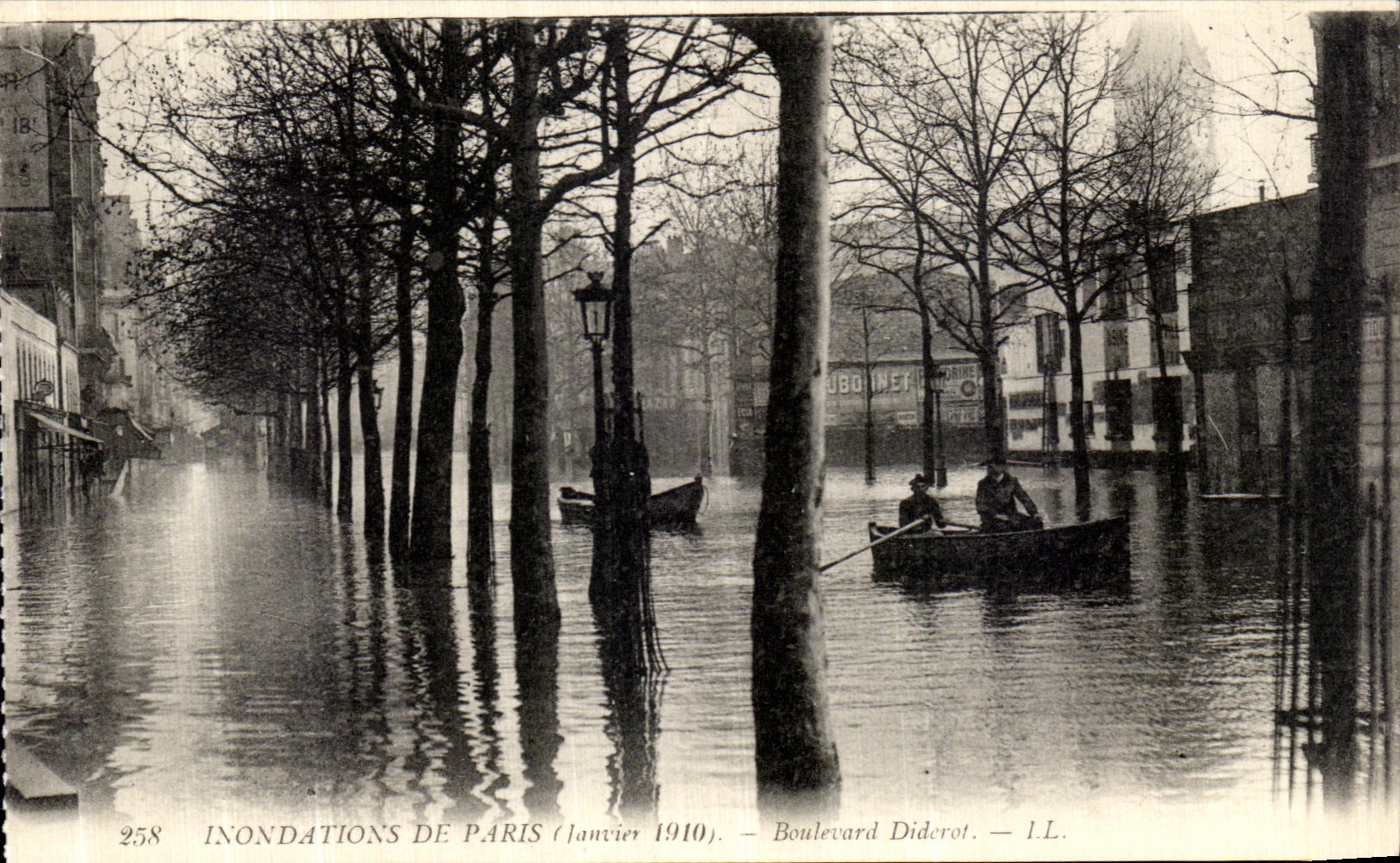 CPA Paris Inondations De Boulevard Diderot