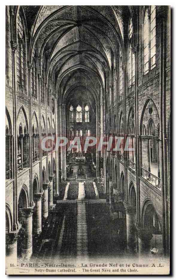 CPA Paris Notre Dame La Grande Nef Et le Choeur
