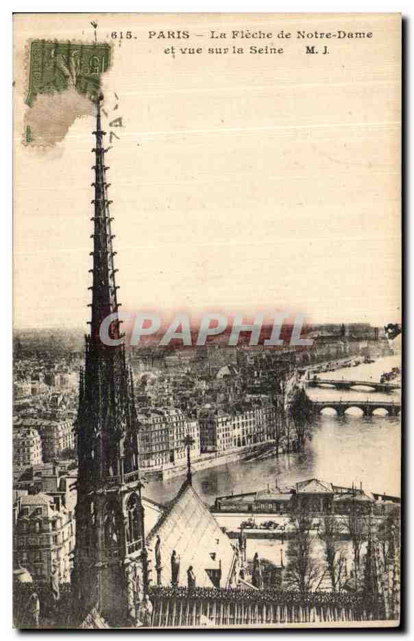 CPA Paris La Fleche de Notre Dame et vue sur la Seine