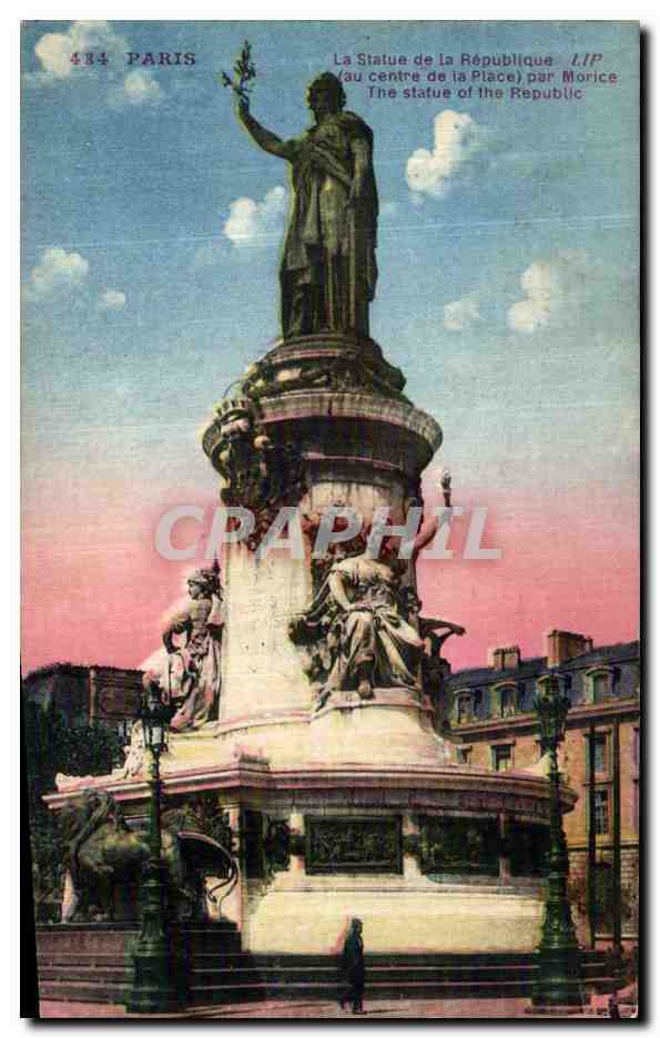 CPA Paris la Statue de la Republique LIP au centre de la Place par Morice