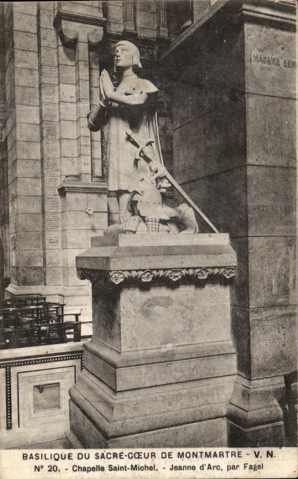 CPA Baslique du Sacre Coeur de Montmartre Chapelle Saint Michel Jeanne d arc Fagel