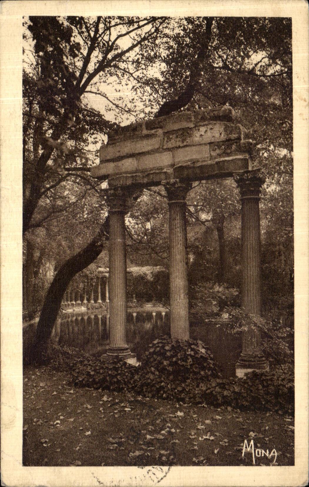 CPA Paris Parc Monceau Colonnes corinthiennes de la Naumachie