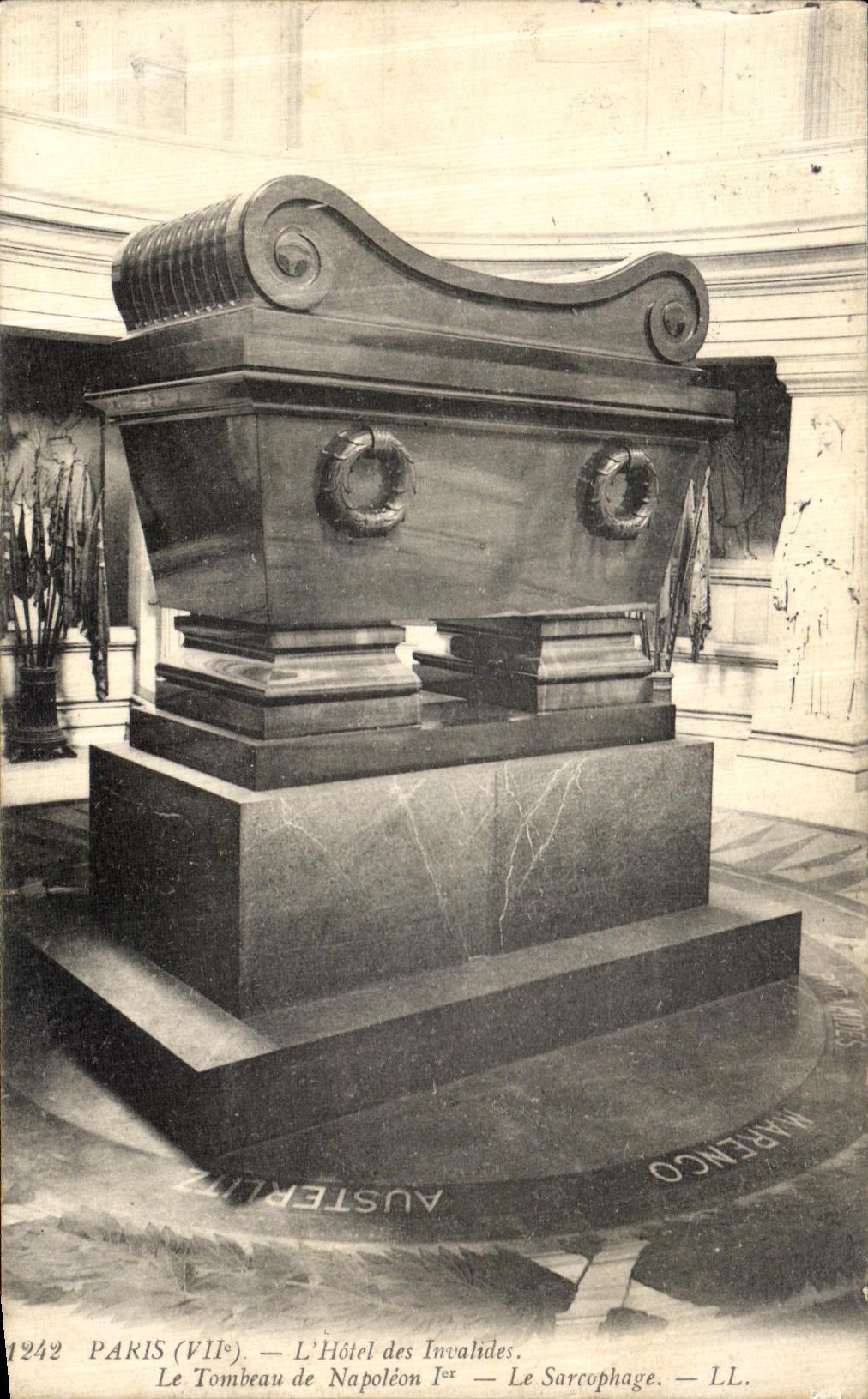CPA Paris L Hotel Des Invalides Tombeau de Napoleon 1er Sarcophage 