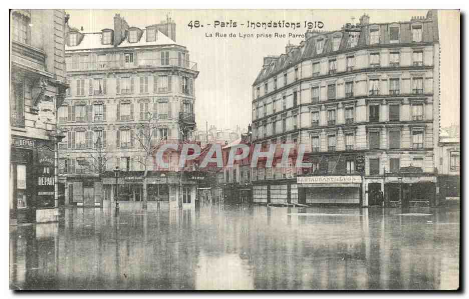 CPA Paris Inondations La rue de Lyon prise Rue Parrot 