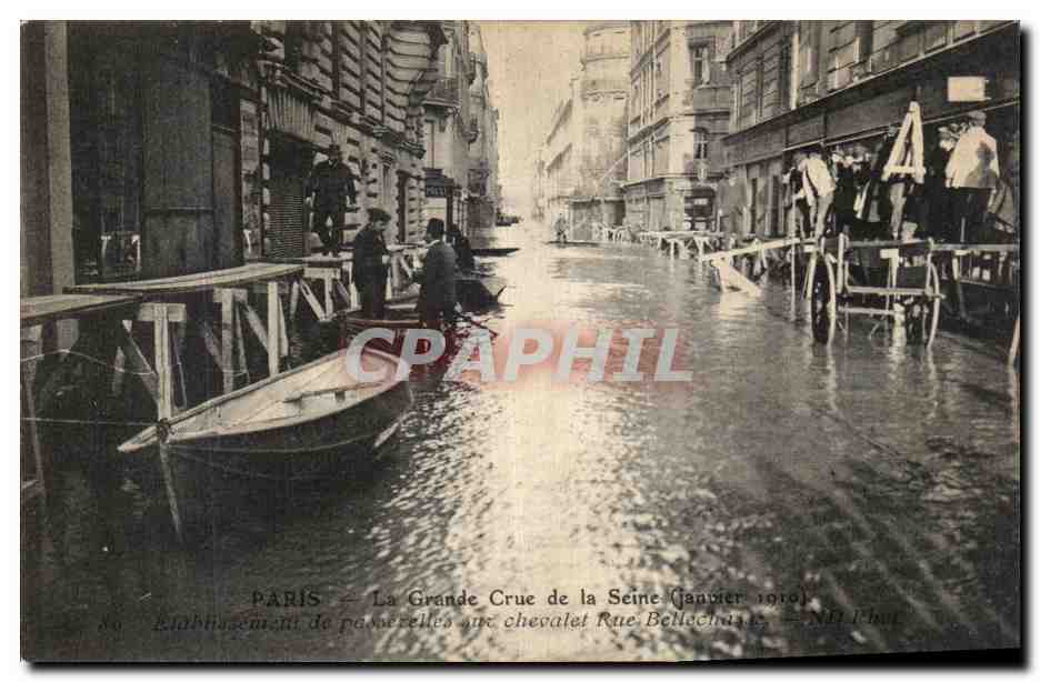 Paris — La Grande Crue de la Seine (Janvier 1910) — Établissement de passerelles au chevalet Rue Bellechasse — NDI Phur