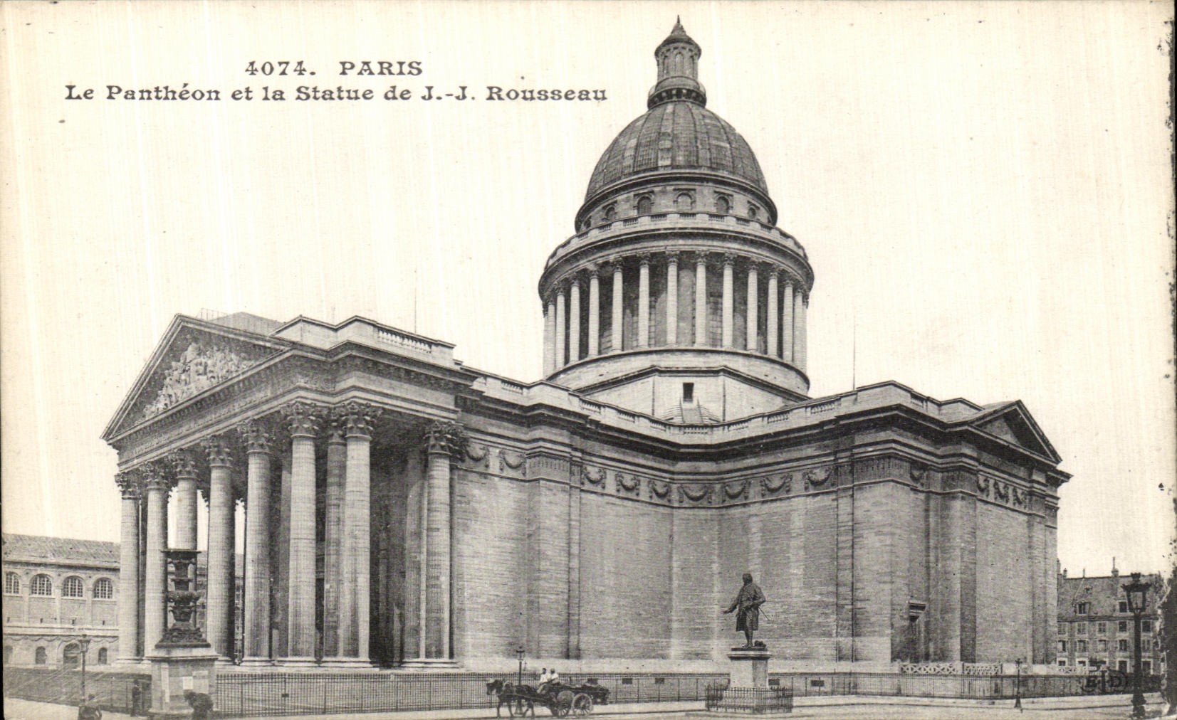 CPA Paris Le Pantheon et la Statue de JJ Rousseau