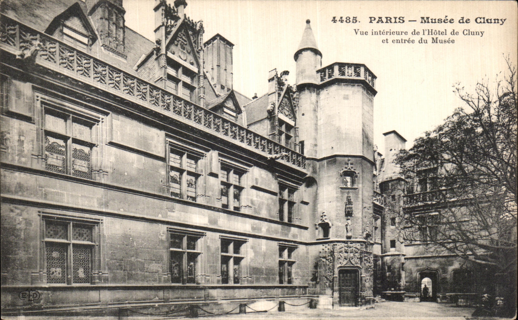 CPA Paris Musee de Cluny Vue interieure de l Hotel de Cluny et entree du Musee