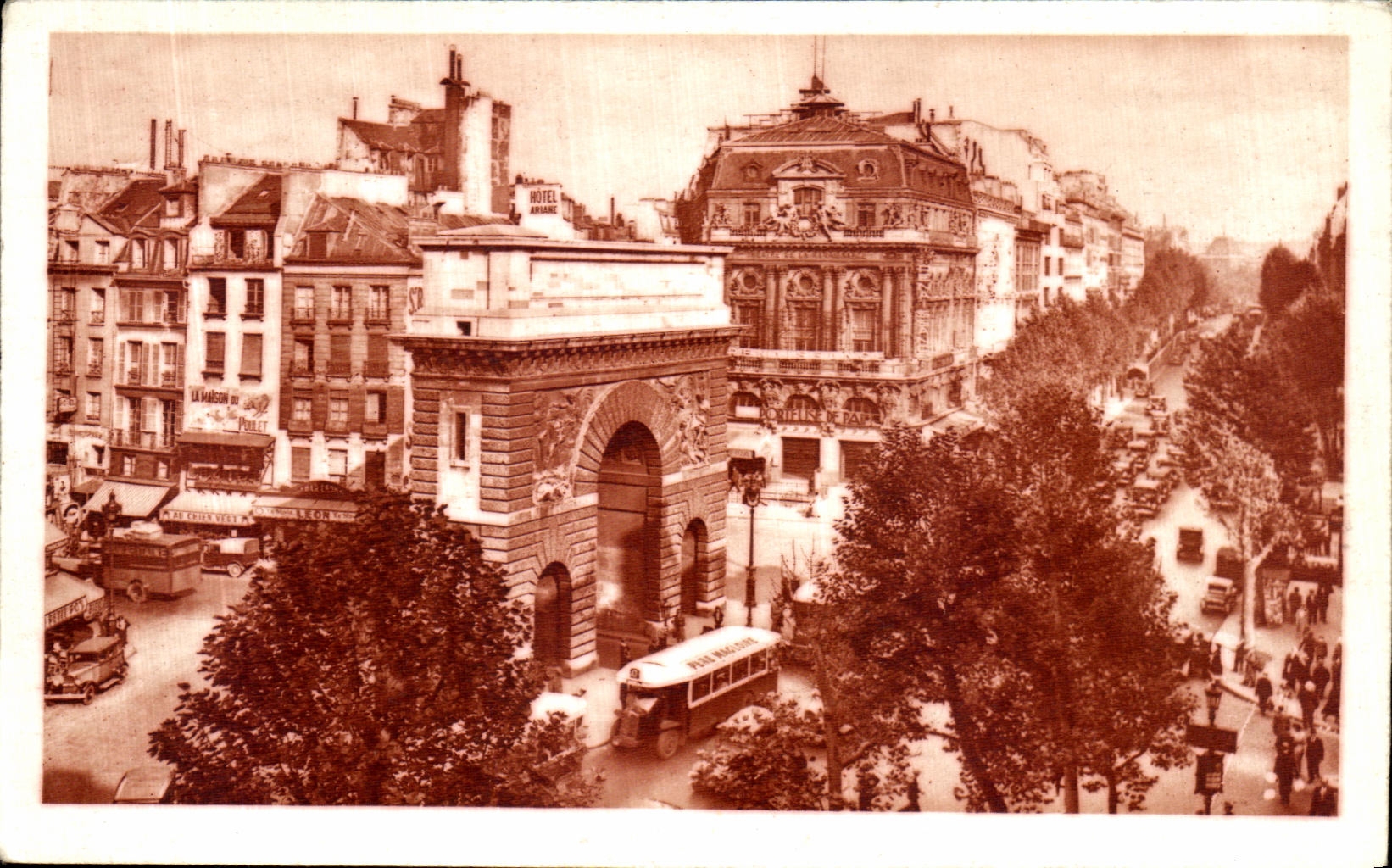 CPA Paris La porte Saint Martin sur les grands boulevards 