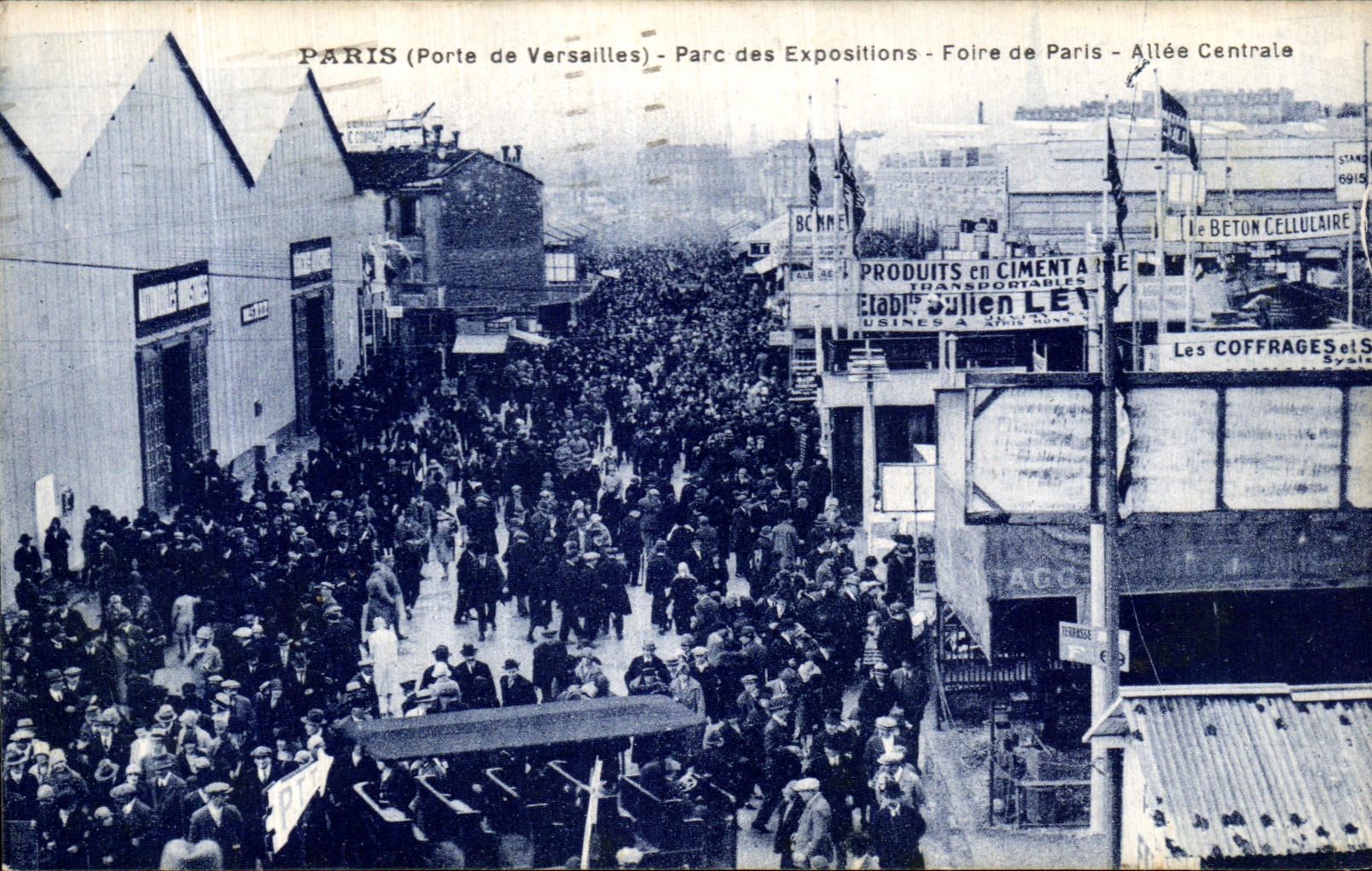 CPA Paris Parc des Expositlons Foire de Paris Allee centrale