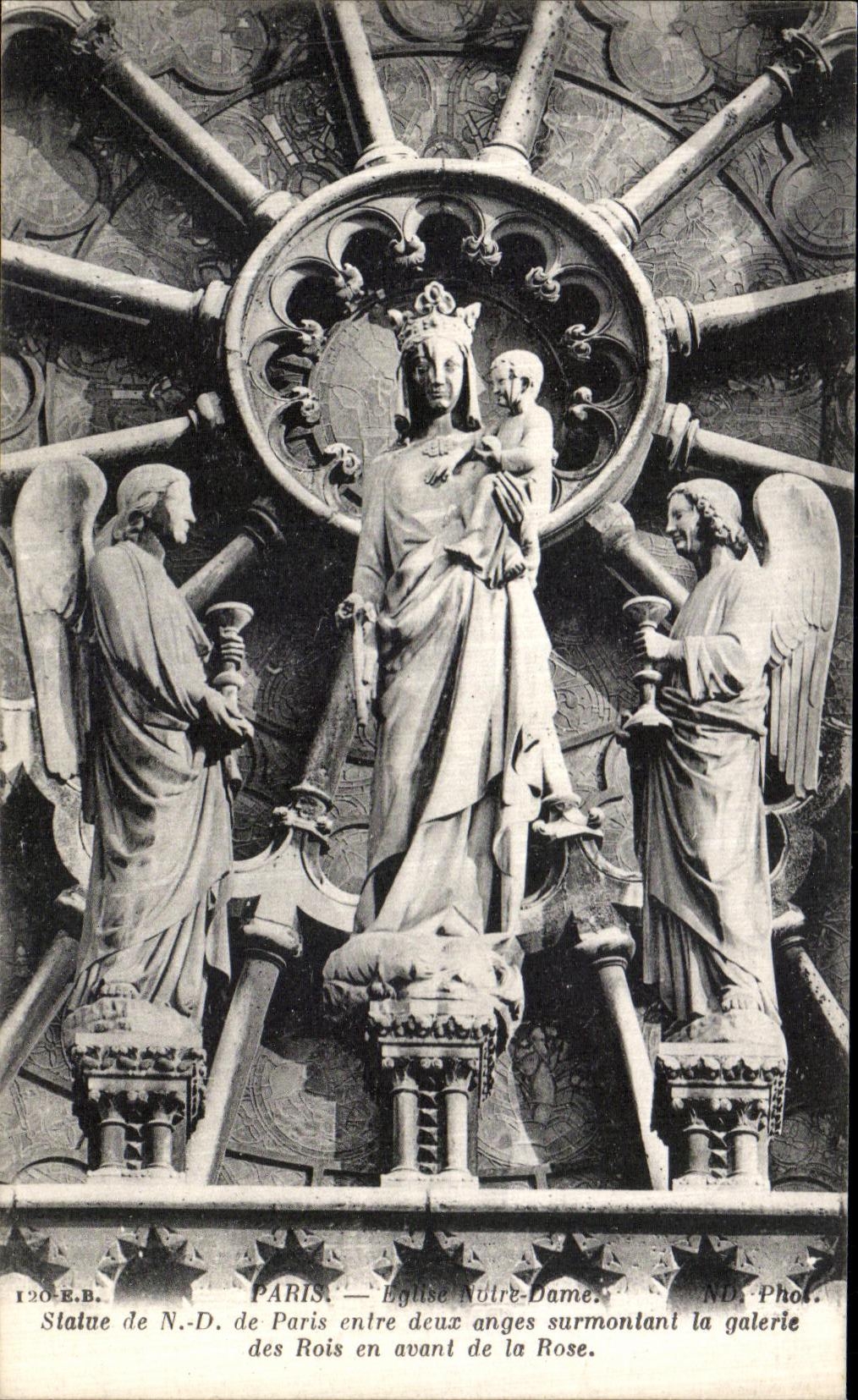 CPA Paris Eglise Notre Dame Statue de ND de Paris entre deux anges surmontant la galerie des rois en avant de la rose