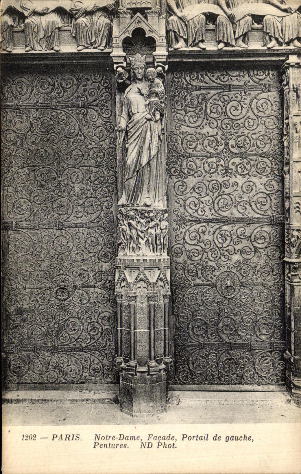 CPA Paris Notre Dame Facade Portail de Gauche Pentures
