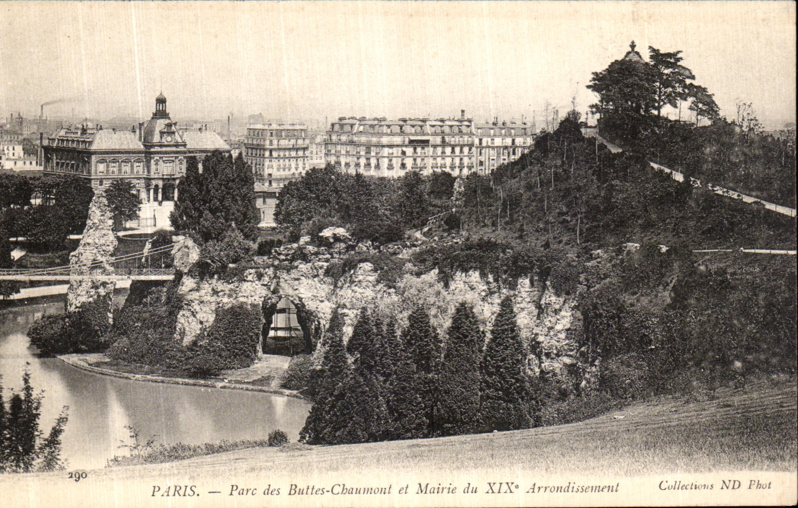 CPA Paris Parc des Buttes Chaumont et Mairie du 19eme Arrondissement 
