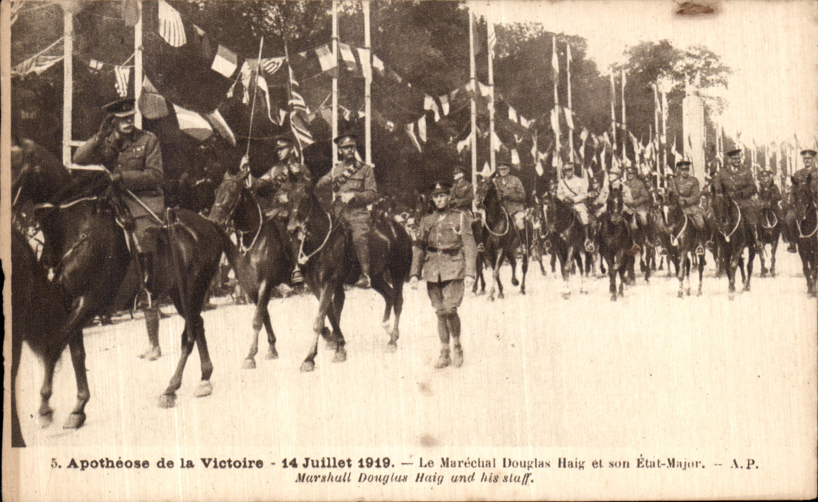 CPA Apotheose de la Victoire La Marechal Douglas Haig et son Etat Major Militaria 
