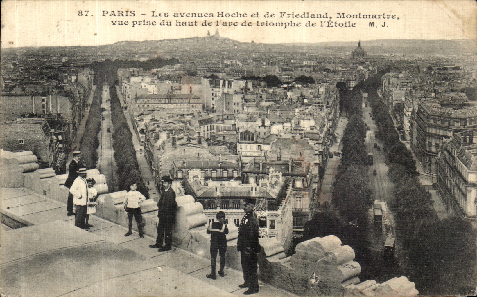 CPA Paris Les avenues Hoche et de Friedland Montmartre vue prise du haut de l arc de Triomphe de l Etoile