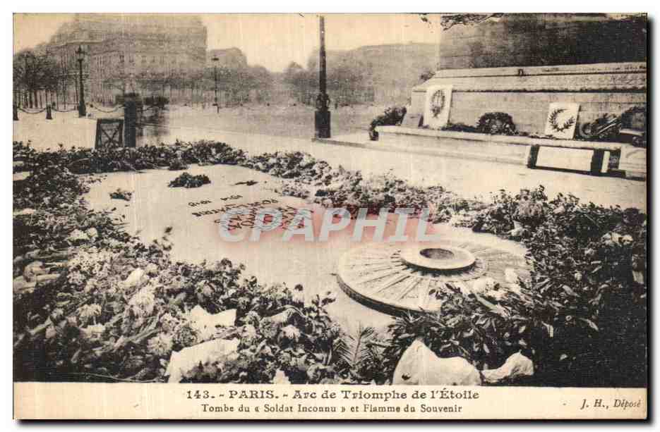 CPA Paris Arc de Triomphe de l Etoile Tombe du soldat inconnu et flamme du souvenir Militaria