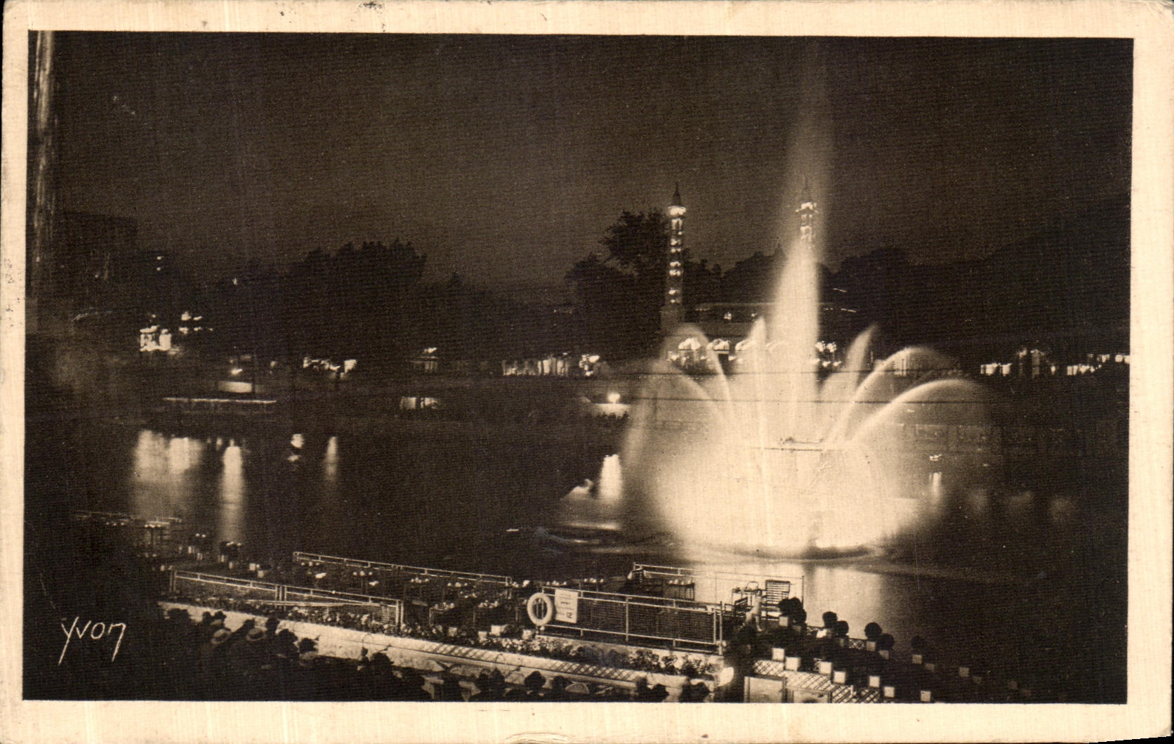 CPA Exposition Internationale des Arts Decoratifs Paris 1925 Fontaine lumineuse et peniches de Poiret