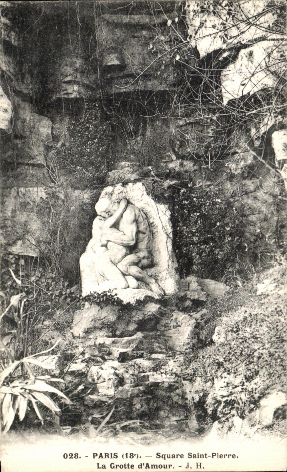 CPA Paris Square Saint Pierre La Grotte D Amour 