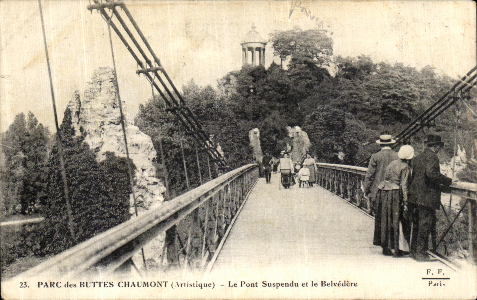CPA Parc des buttes Chaumont Le Pont Suspendu et le Belvedere
