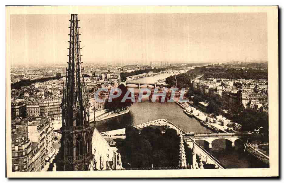 CPA Paris Vue Panoramique Prise des Tours de Notre Dame