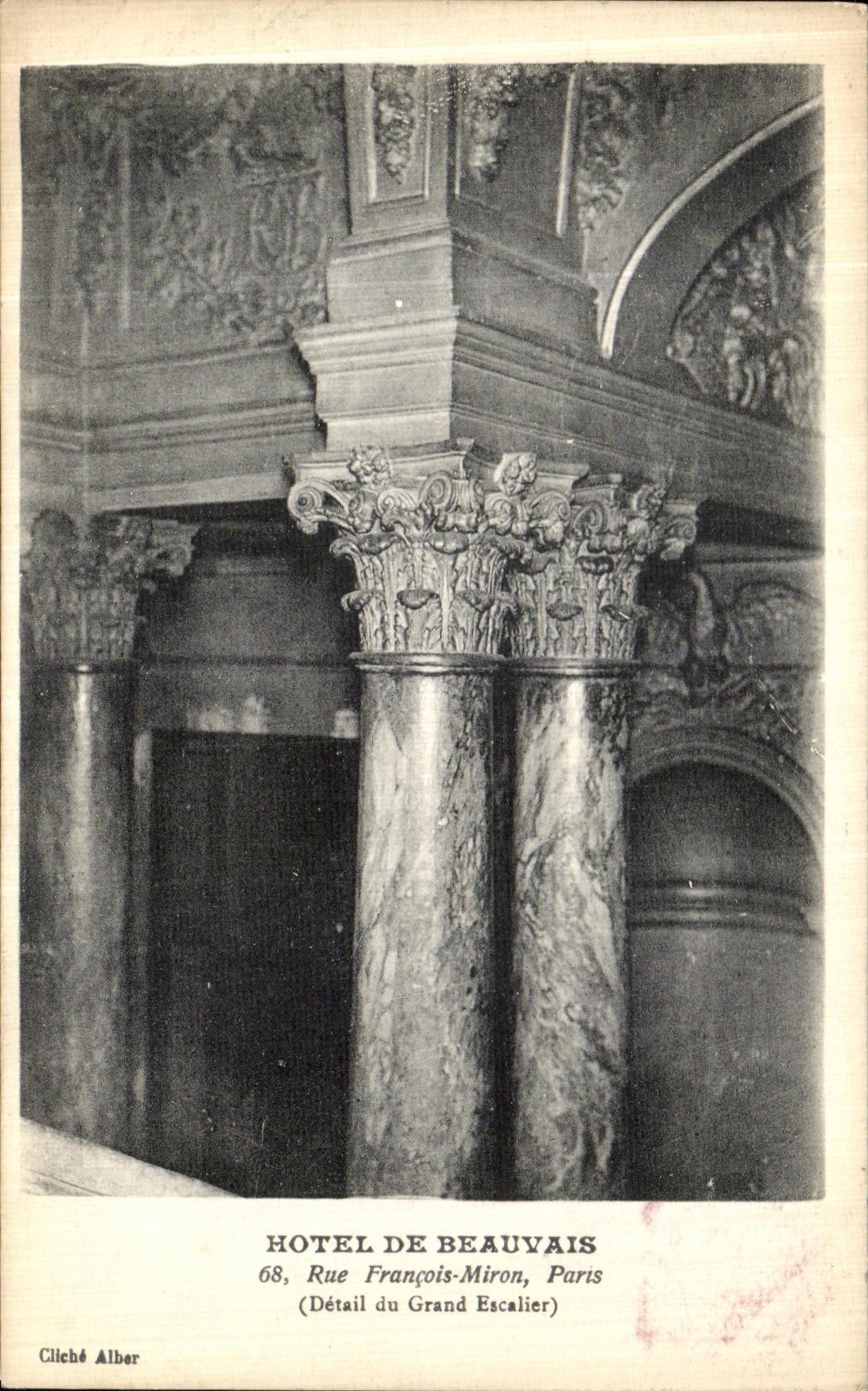 Hôtel de Beauvais — Détail du Grand Escalier — Cliché Alber