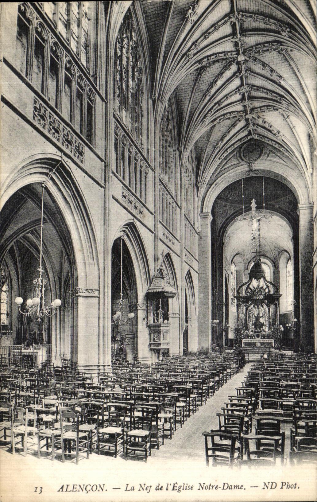 CPA Alencon La Nef de l Eglise Notre Dame