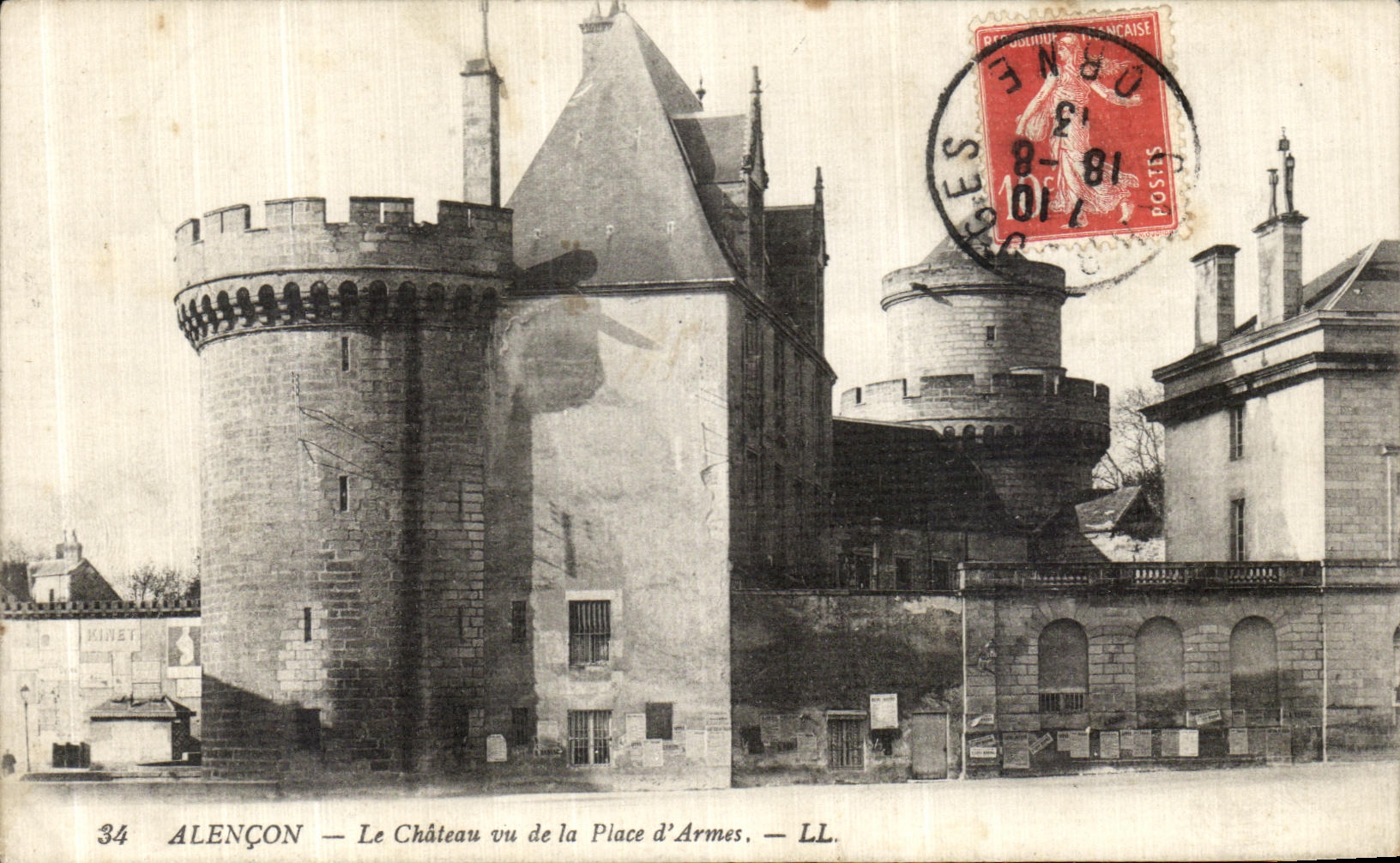 CPA Alencon Le Chateau vu de la Place d Armes