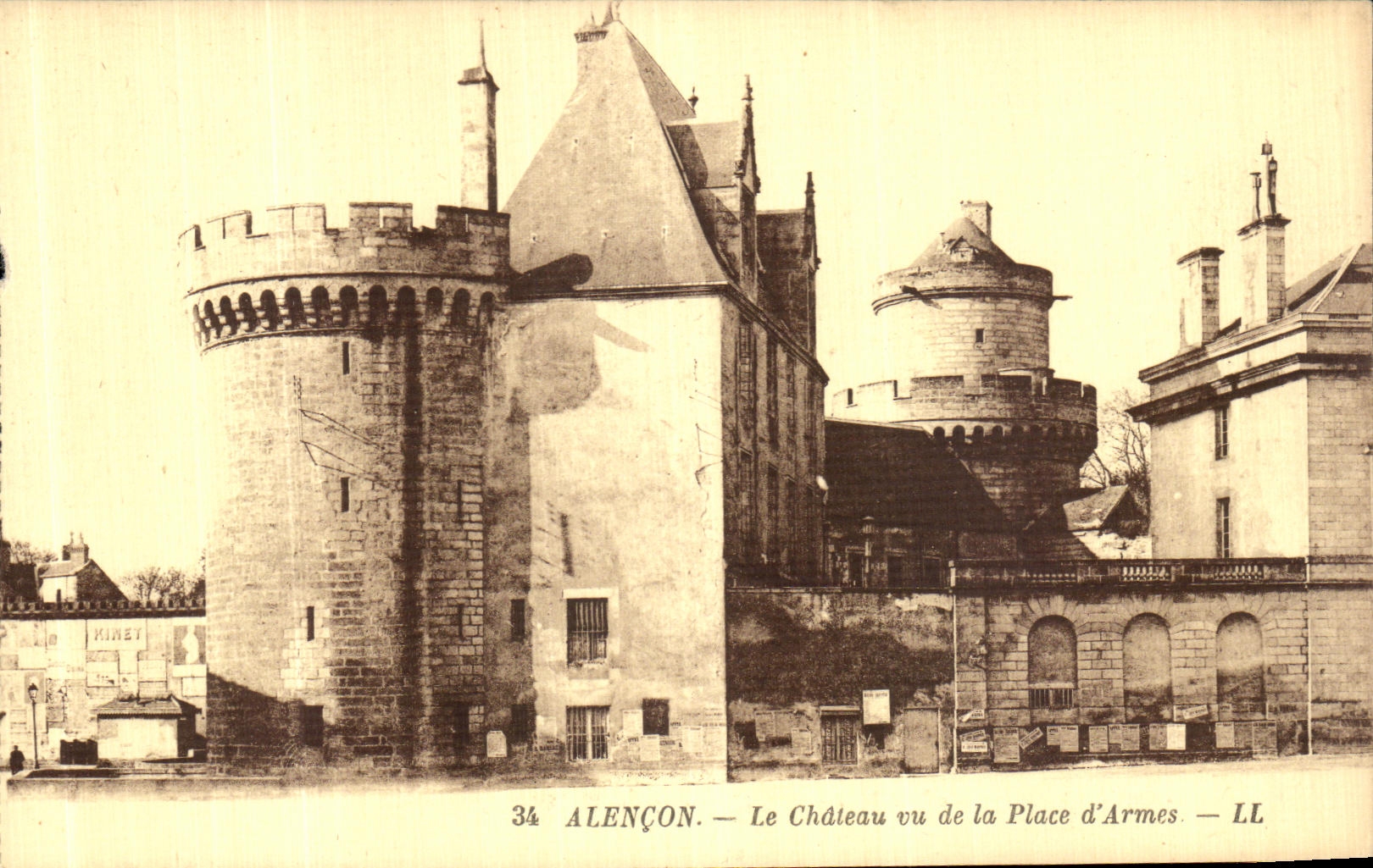 CPA Alencon Le Chateau vu de la Place d armes