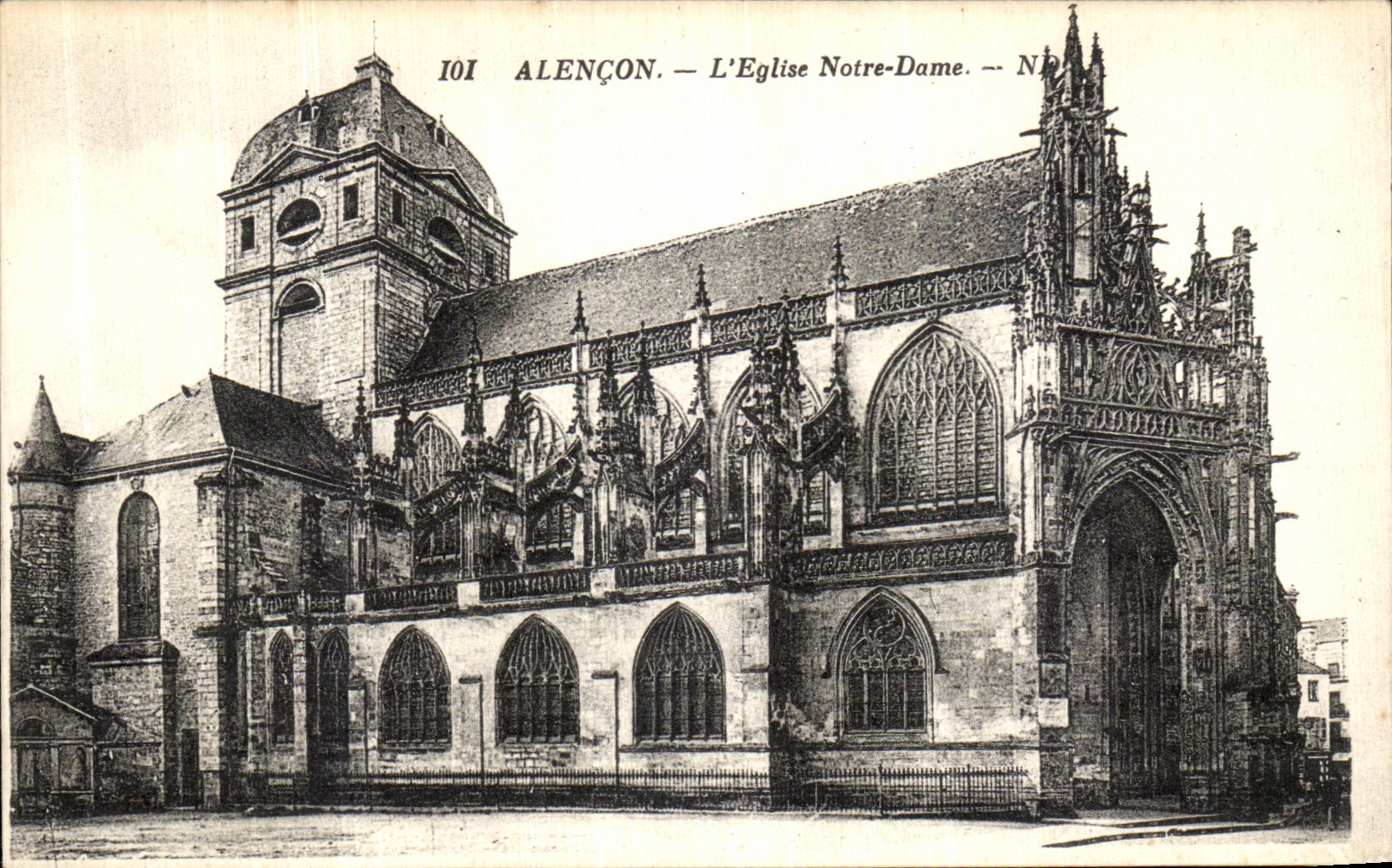 CPA Alencon L Eglise Notre Dame