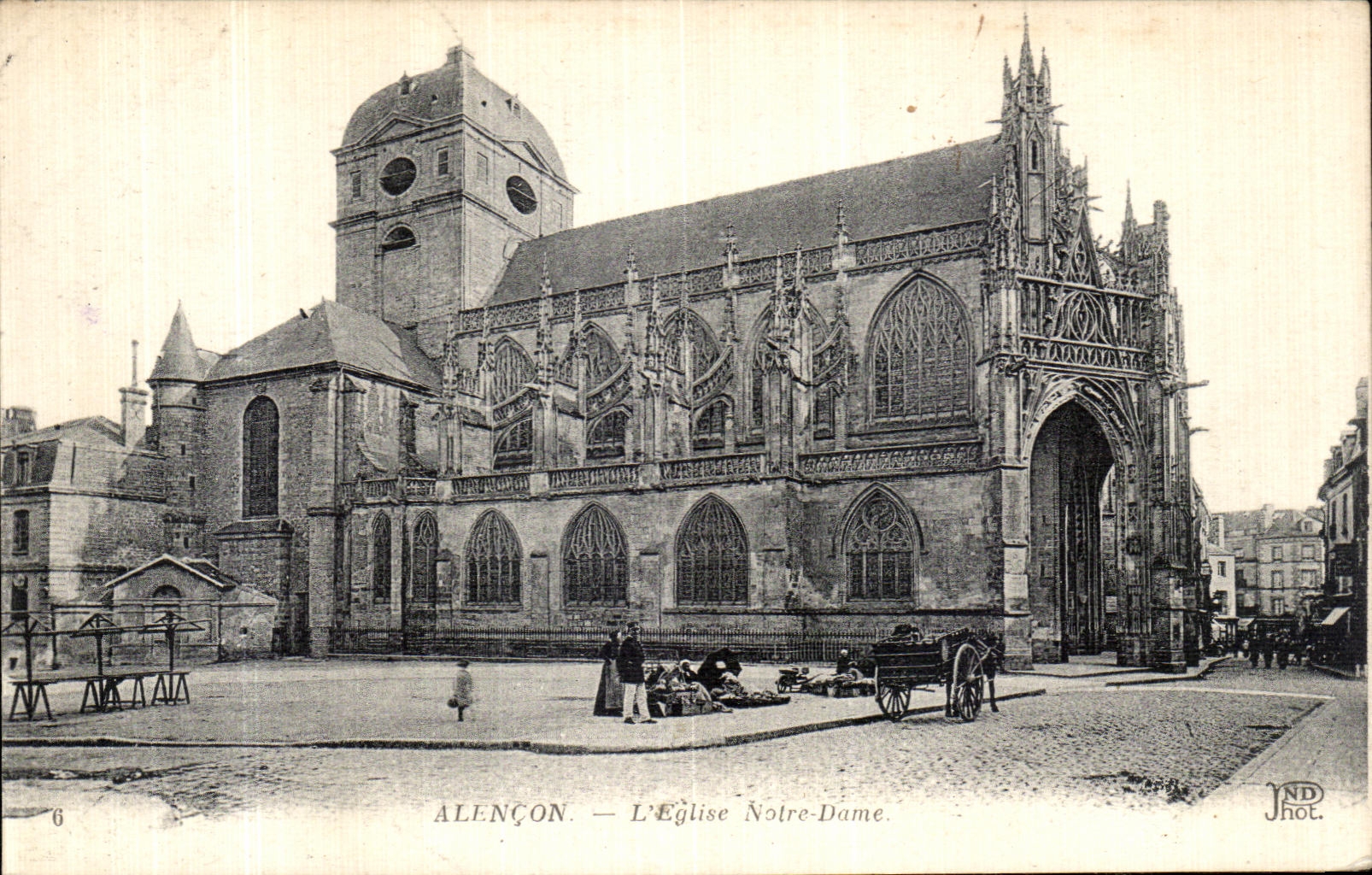 CPA Alencon L Eglise Notre Dame