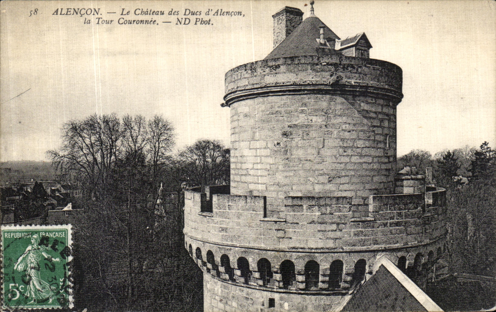 CPA Alencon Tours du Chateau des Ducs d Alencon la Tour couronnee