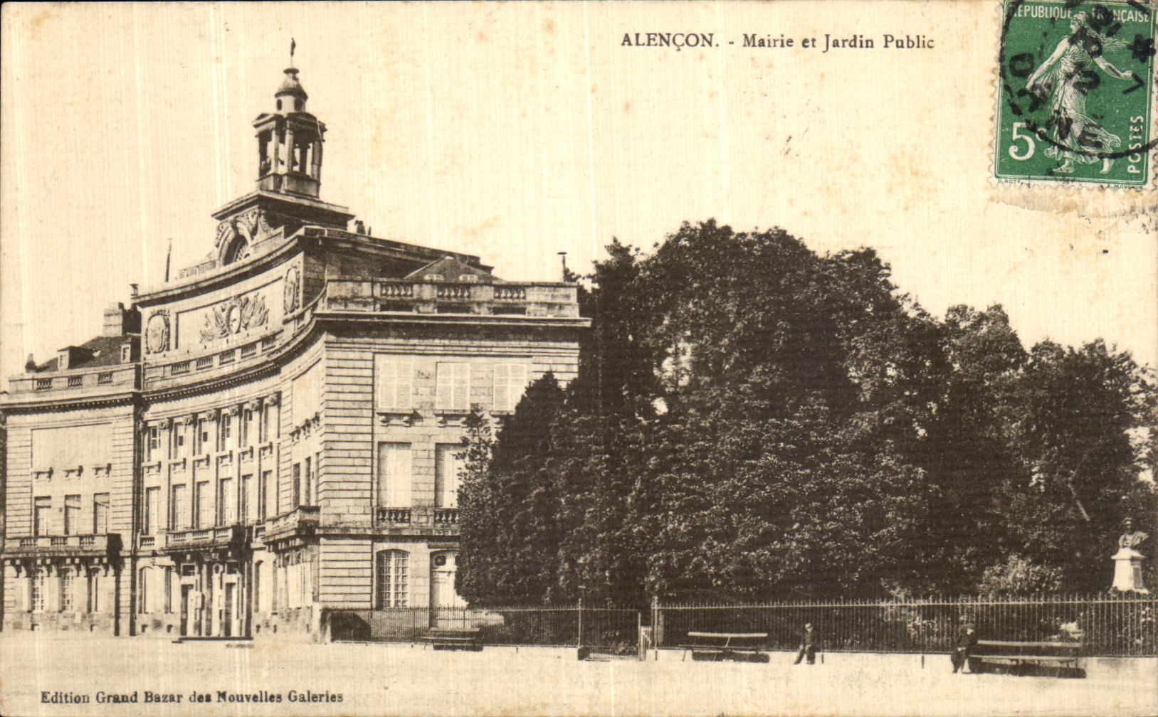 CPA Alencon Mairie et Jardin Public