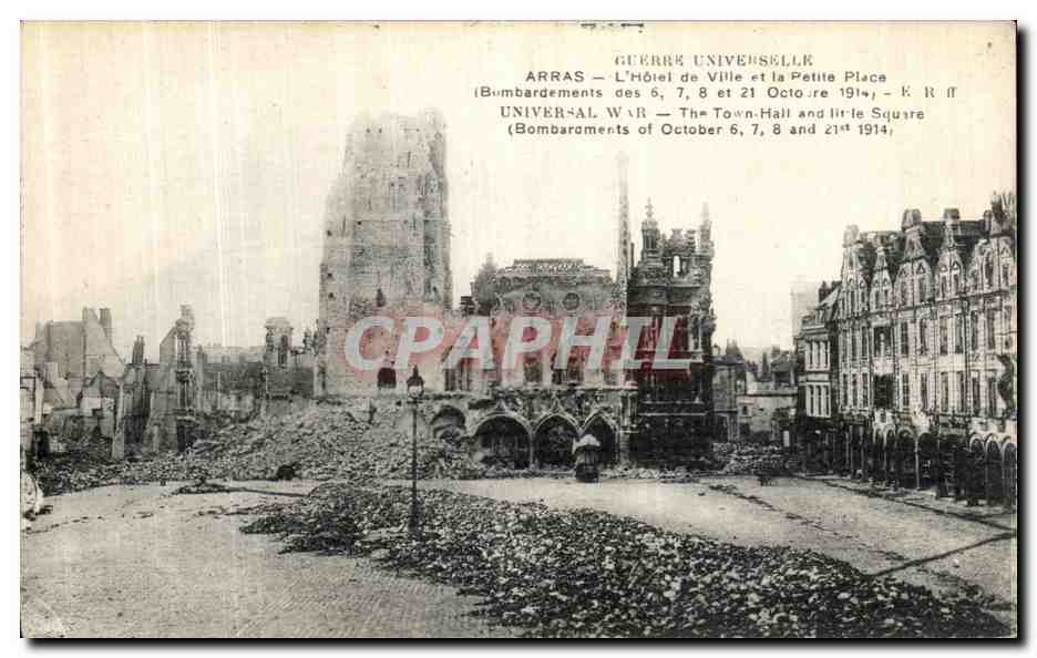 CPA Arras L Hotel de Ville et la Petite Place Militaria