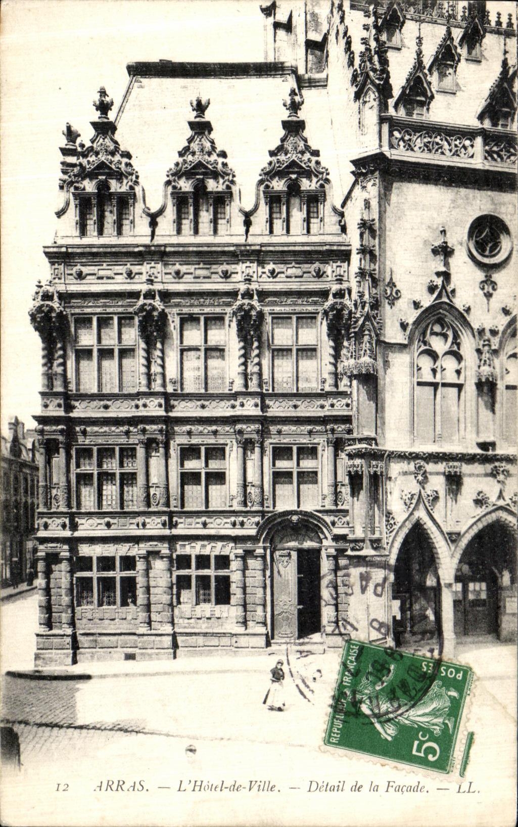 Arras — L'Hôtel-de-Ville — Détail de la Façade — LL.