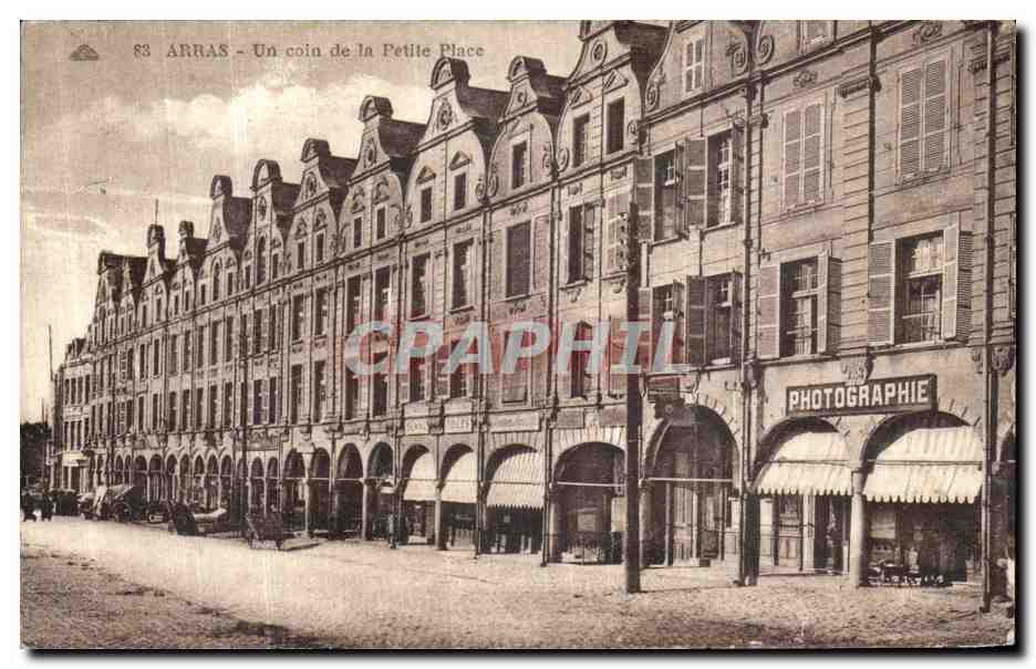 Arras - Un coin de la Petite Place — éditeur non visible, n° de série 83