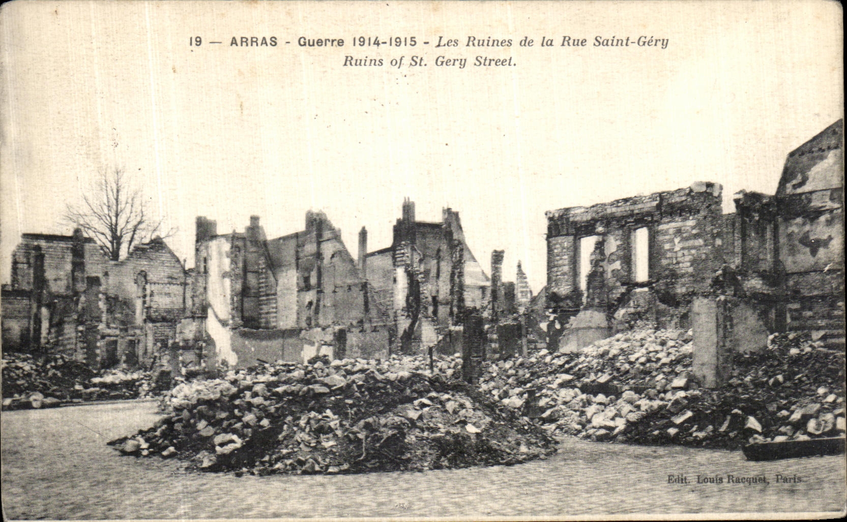 CPA Arras Guerre Les Ruines de la Rue Saint Gery Militaria