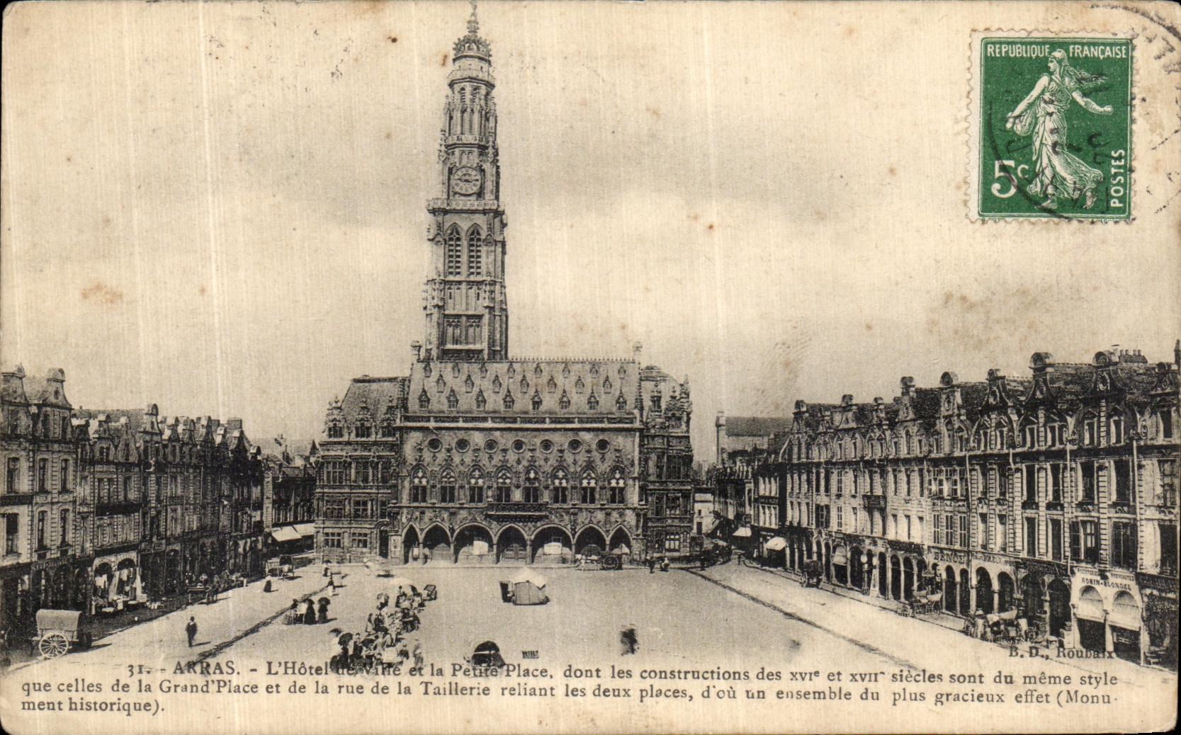 CPA Arras L Hotel de Ville et la petite place