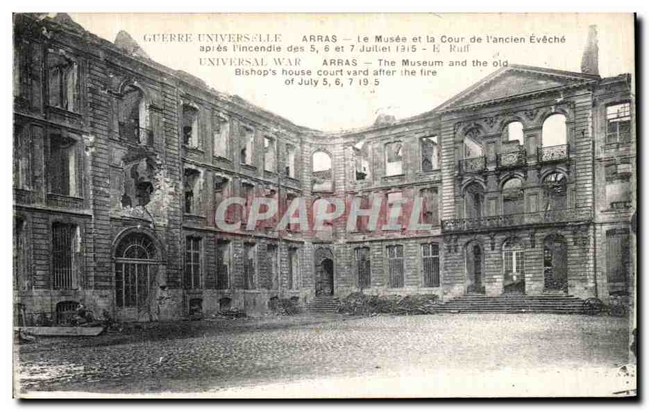 Arras — Le Musée et la Cour de l'ancien Évêché après l'incendie des 5, 6 et 7 juillet 1915 — E. Ruff